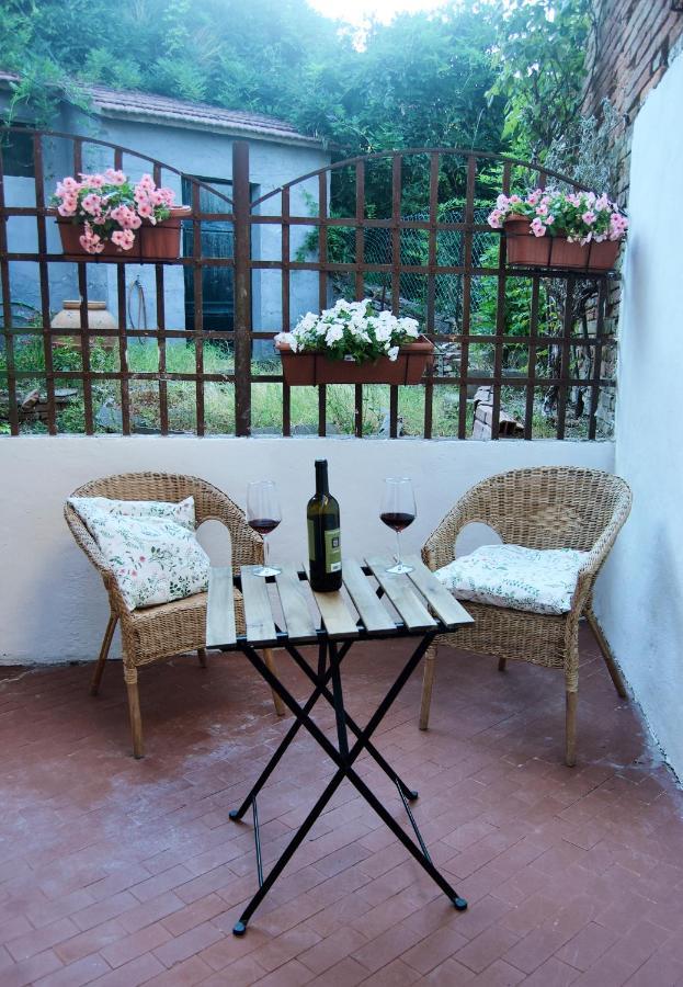 Casa Di Canfreo Lari Exterior photo
